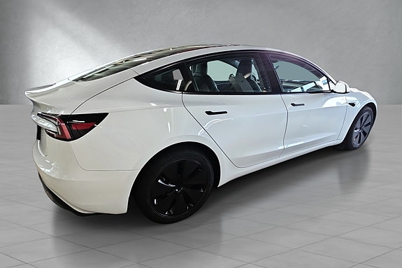 Tesla Model 3 6 of 19