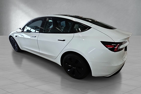 Tesla Model 3 7 of 19