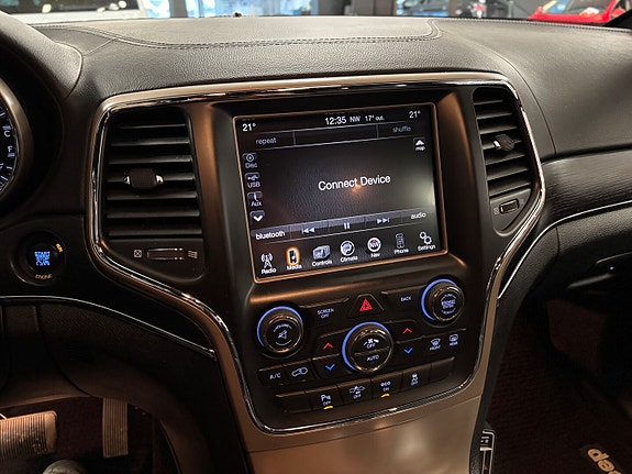 Jeep Grand Cherokee 23 of 30