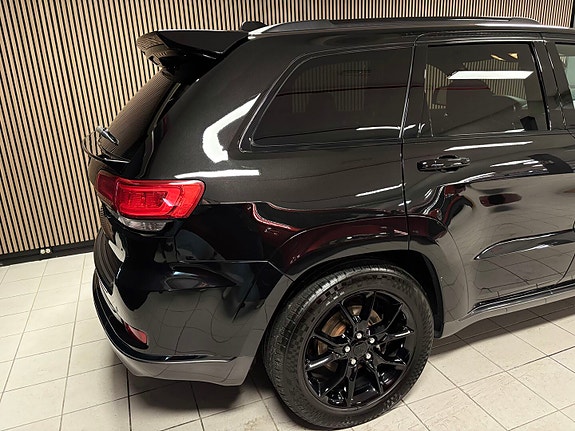 Jeep Grand Cherokee 13 of 30