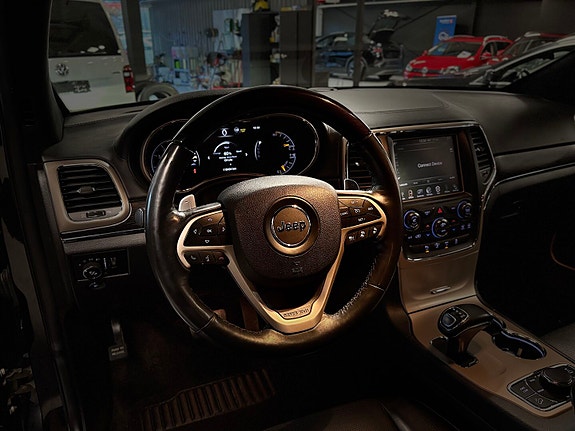 Jeep Grand Cherokee 21 of 30
