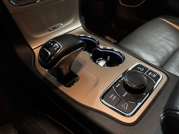 Jeep Grand Cherokee 24 of 30