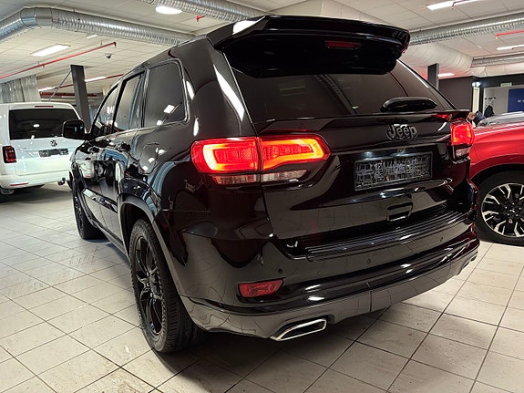 Jeep Grand Cherokee 15 of 30