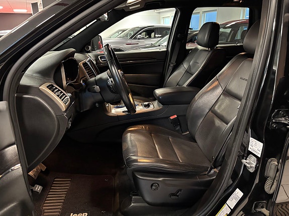 Jeep Grand Cherokee 18 of 30