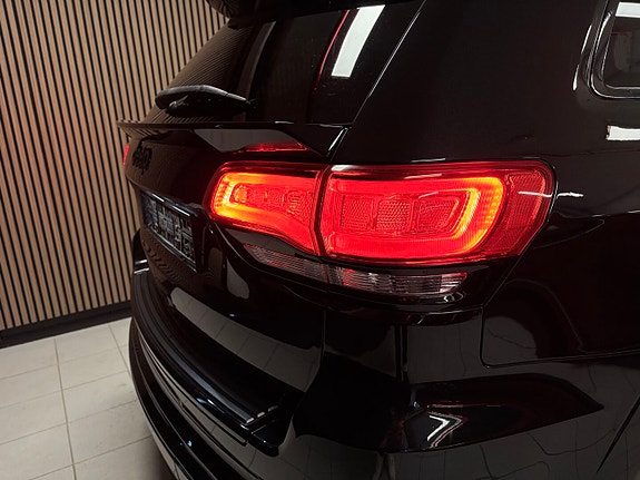 Jeep Grand Cherokee 12 of 30