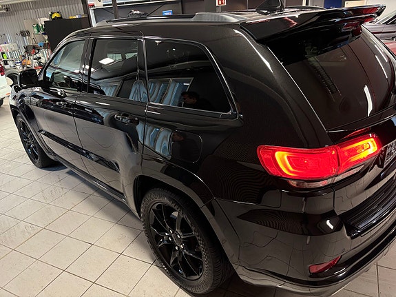 Jeep Grand Cherokee 16 of 30