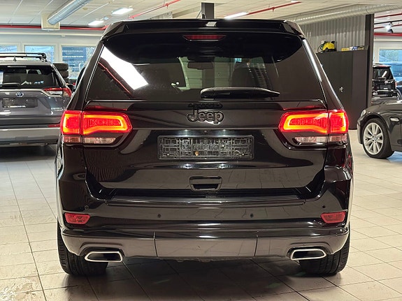 Jeep Grand Cherokee 14 of 30