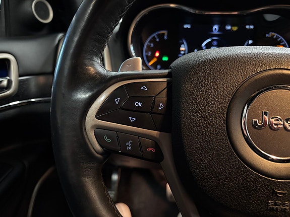 Jeep Grand Cherokee 27 of 30