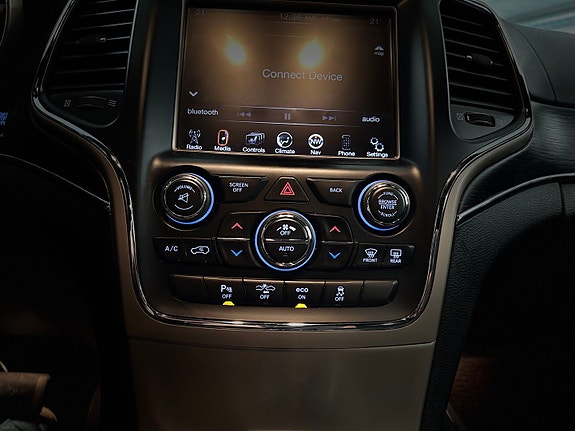 Jeep Grand Cherokee 28 of 30