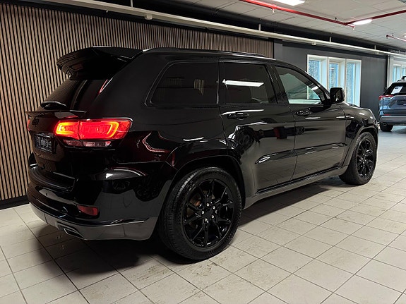 Jeep Grand Cherokee 11 of 30
