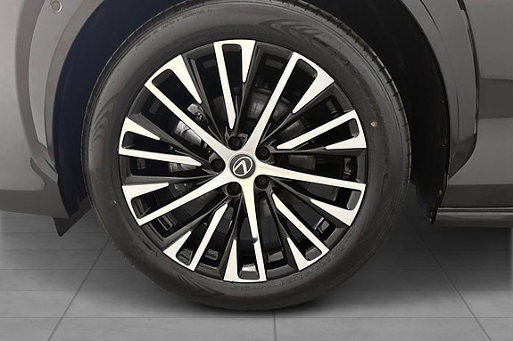 Lexus RZ450e 19 of 20