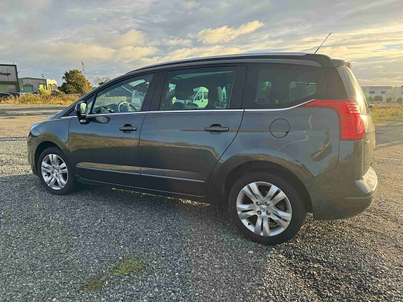 Peugeot 5008 2 of 26
