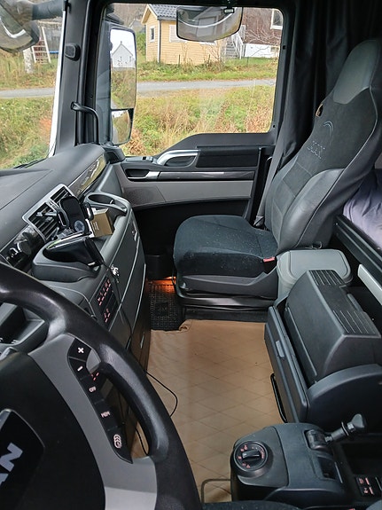 MAN TGX 28.560 6x2 13 of 15