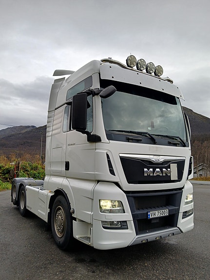 MAN TGX 28.560 6x2 2 of 15