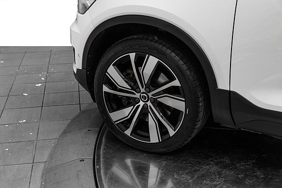 Volvo XC40 9 of 28