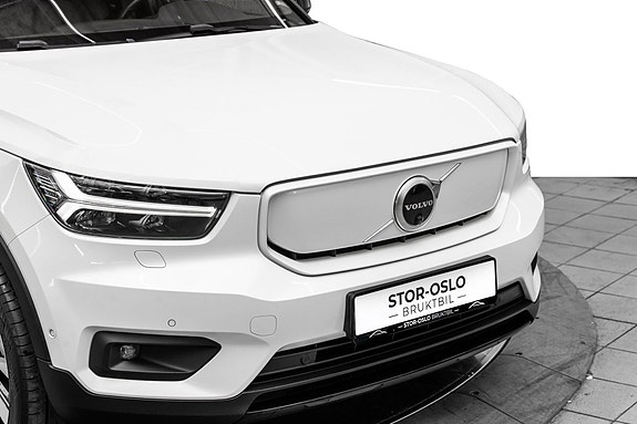 Volvo XC40 2 of 28
