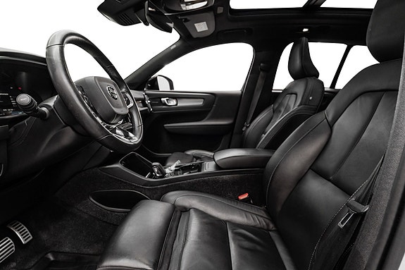 Volvo XC40 17 of 28