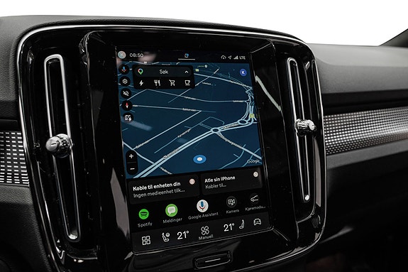 Volvo XC40 13 of 28