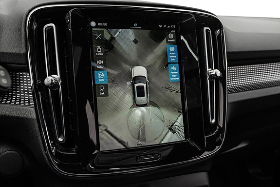 Volvo XC40 15 of 28