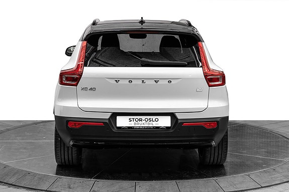 Volvo XC40 7 of 28