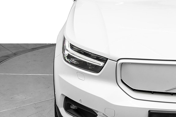 Volvo XC40 4 of 28