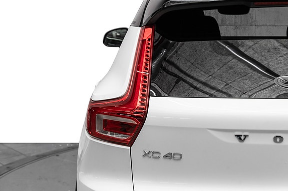 Volvo XC40 8 of 28
