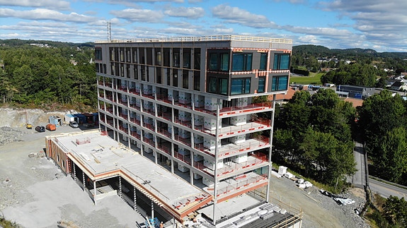 Innvendige arbeider på Campus Hotell Grimstad for J.B. Ugland