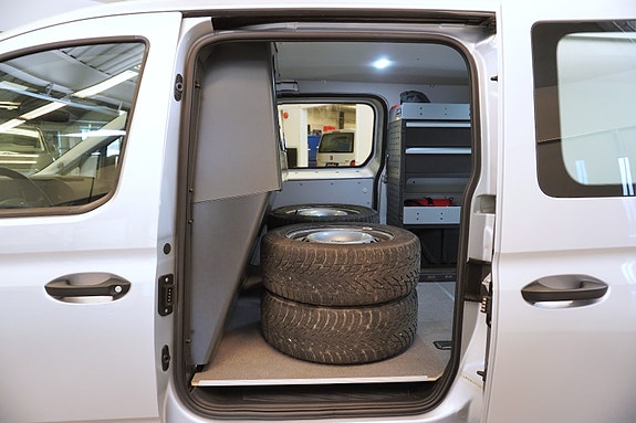 Volkswagen Caddy Maxi 27 of 30