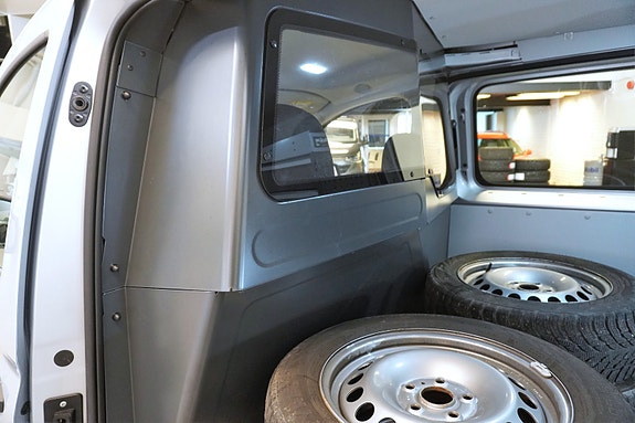 Volkswagen Caddy Maxi 28 of 30