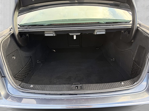Mercedes-Benz E220 18 of 18