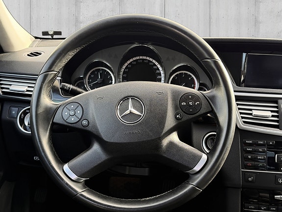 Mercedes-Benz E220 12 of 18