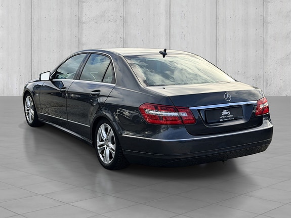 Mercedes-Benz E220 6 of 18