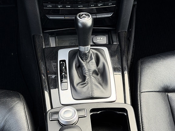 Mercedes-Benz E220 11 of 18