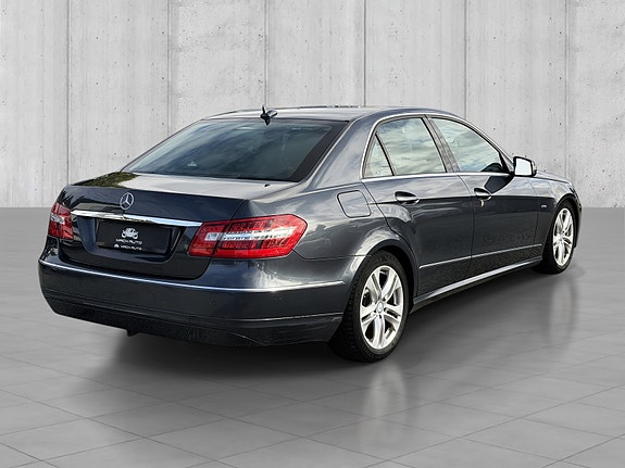 Mercedes-Benz E220 5 of 18