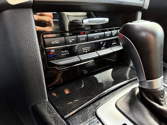 Mercedes-Benz E220 13 of 18