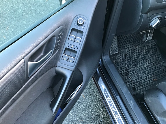 Volkswagen Golf VI 15 of 18