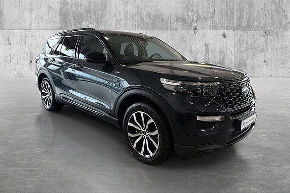 Ford Explorer 3 of 27