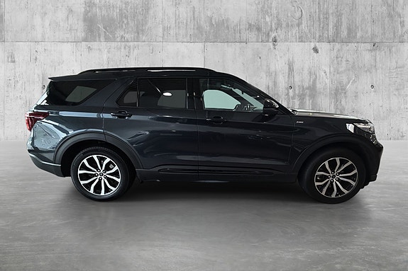 Ford Explorer 4 of 27