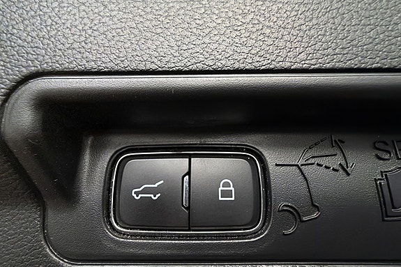 Ford Explorer 10 of 27