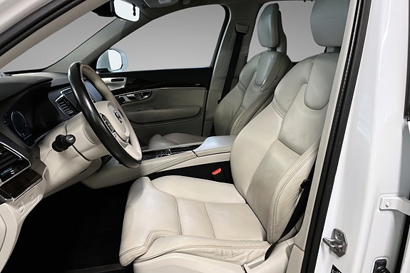 Volvo XC90 14 of 24