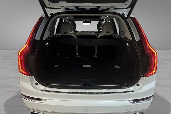 Volvo XC90 11 of 24