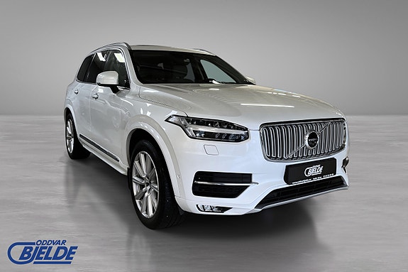 Volvo XC90 3 of 24