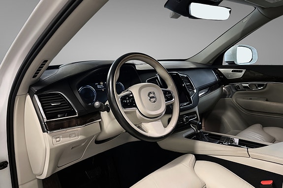 Volvo XC90 13 of 24