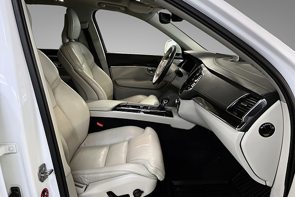 Volvo XC90 16 of 24