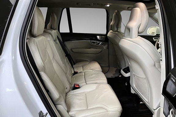 Volvo XC90 18 of 24
