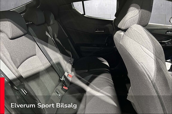 Toyota C-HR 16 of 30