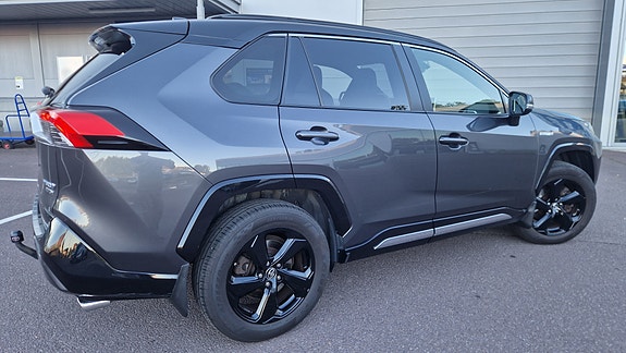 Toyota RAV4 4 of 30