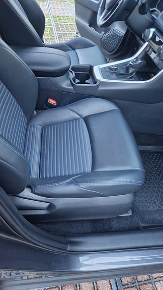 Toyota RAV4 22 of 30