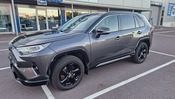 Toyota RAV4 2 of 30