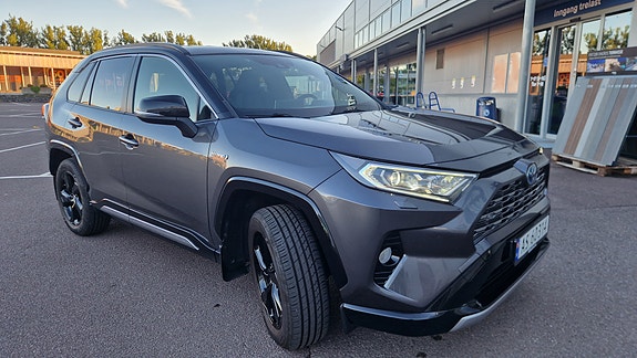 Toyota RAV4 3 of 30
